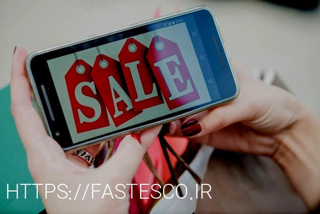 Free photo woman holding smartphone with inscription on screen
