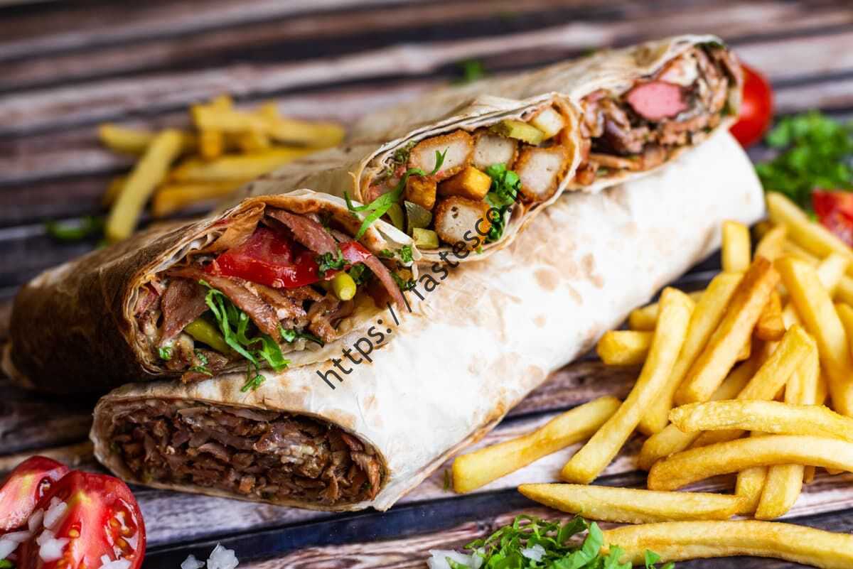 یک میان وعده لبنانی خوشمزه با سالاد فتوش، طعم باورنکردنی شاورما
