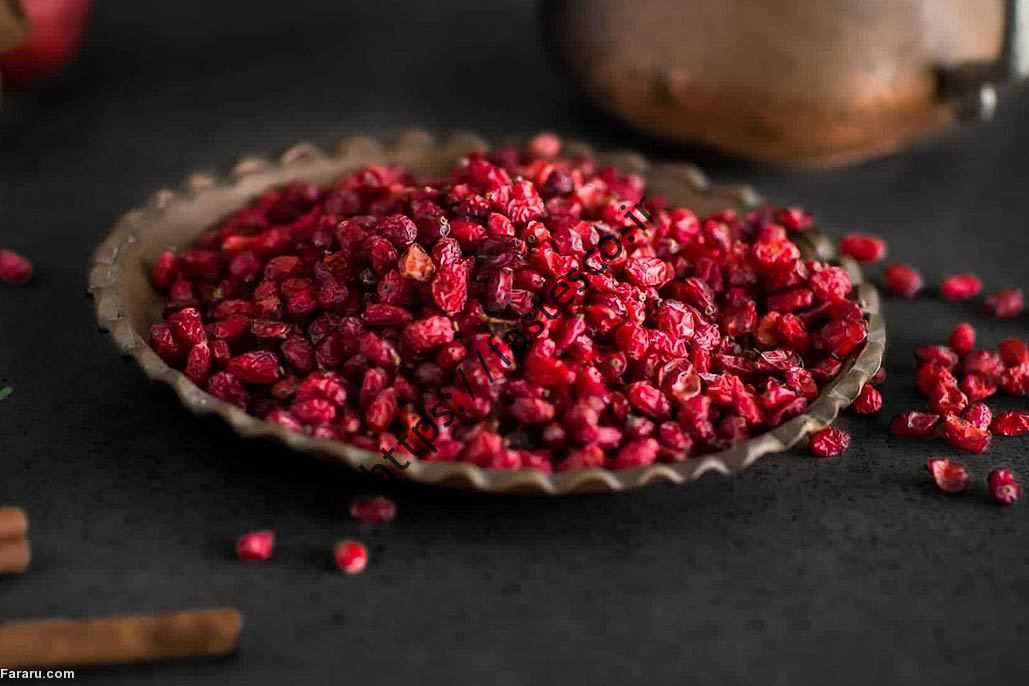 درختی خاردار با گلهای زرد