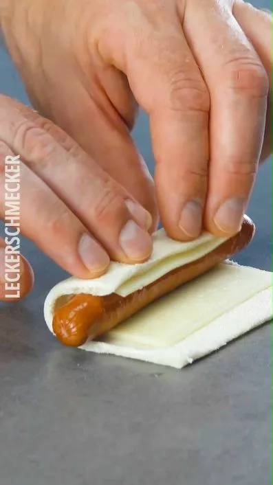 So einfach kann es sein, viele Toasts auf einen Schlag zu toasten: Stecke 12 Scheiben Toastbrot hochkant in einen Backrost und röste sie für nur 5 Minuten im Ofen. Im…